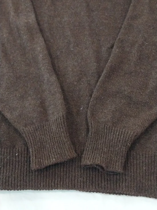 Men's Med. Campus One University Place Brown 70 Wool/30 Polyester V Neck Sweater - Picture 5 of 5